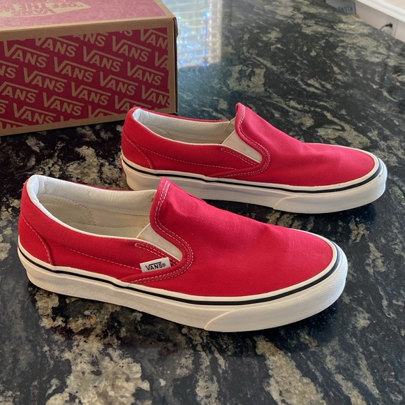 Women’s Classic Red Vans Sz 7.5 - Picture 4 of 8